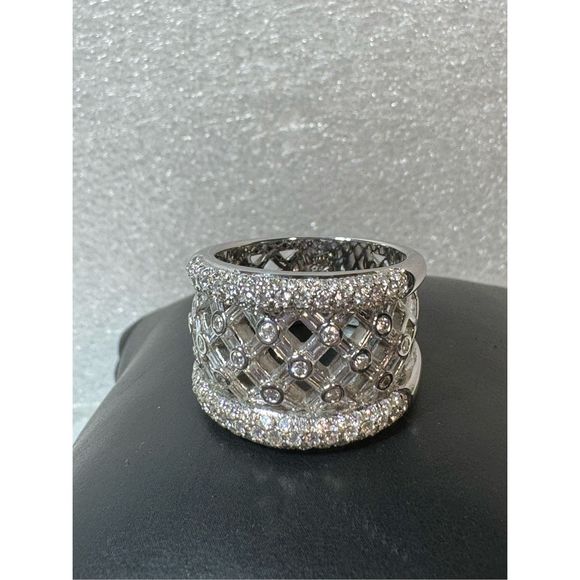 No Brand Jewelry - 18KT White Gold Woven Design Diamond Cocktail Ring size 7.75